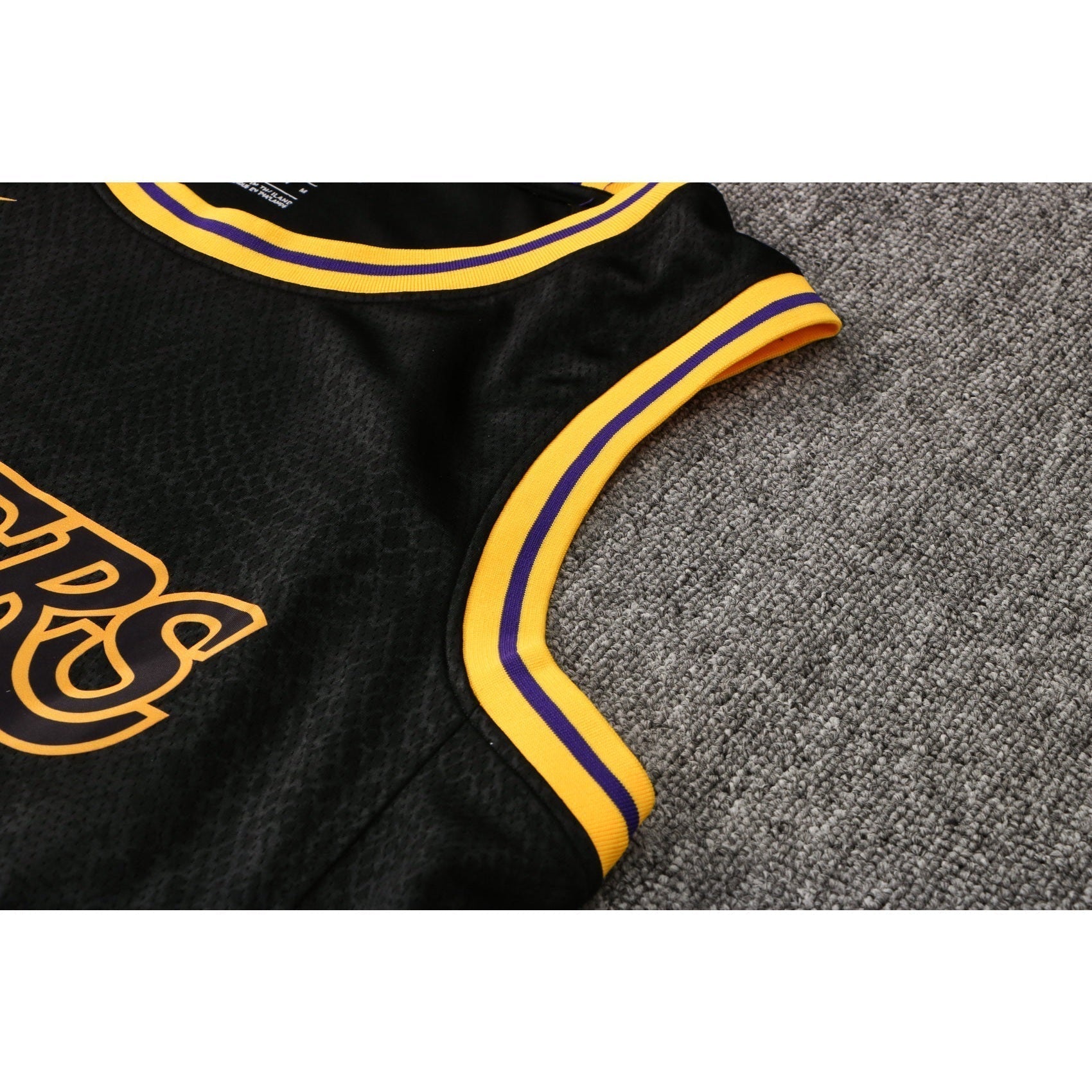 CAMISETA JAMES LAKERS