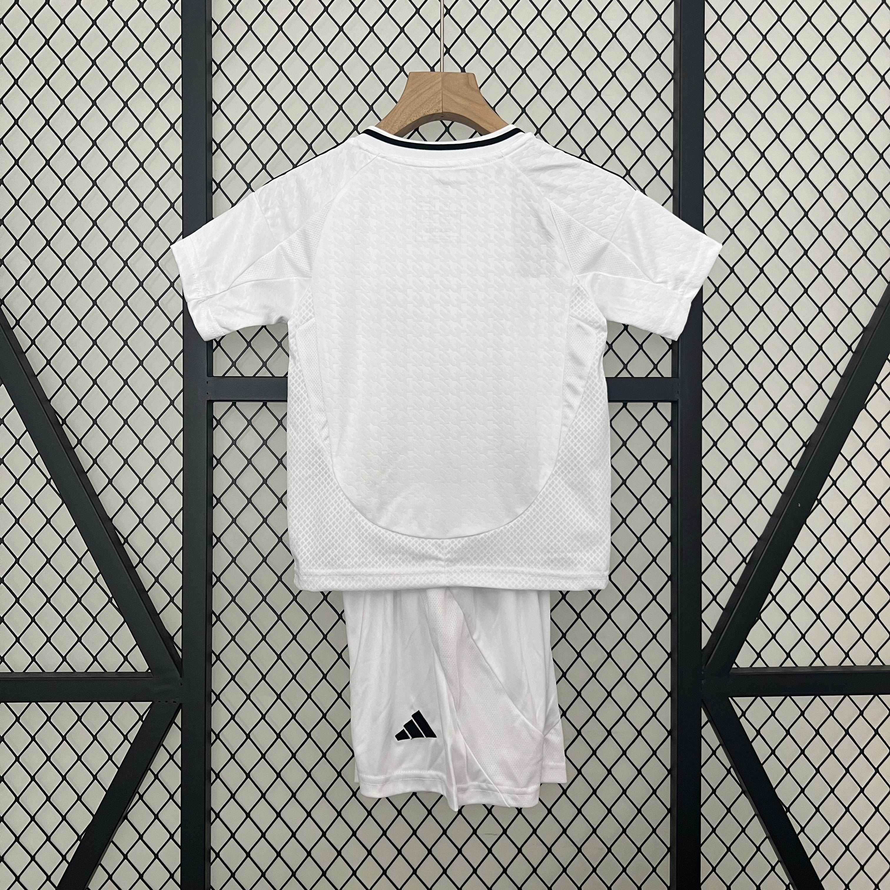 Conjunto Niño Real Madrid Home 2024/25