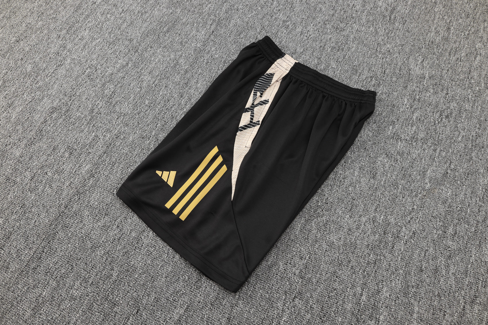 New Real Madrid 8º TrackSuit Corto 24/25