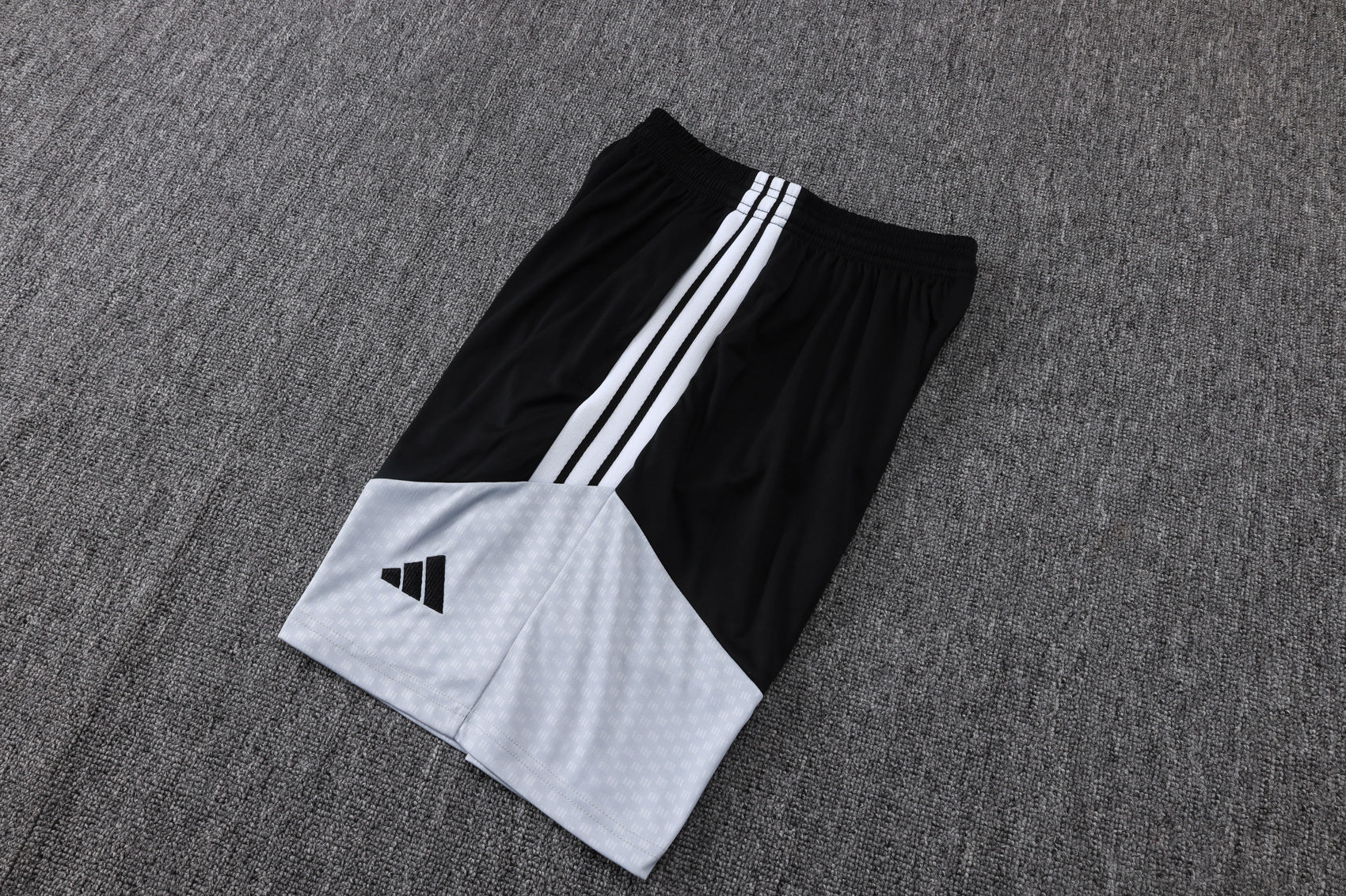 New Real Madrid TrackSuit Corto 25/26