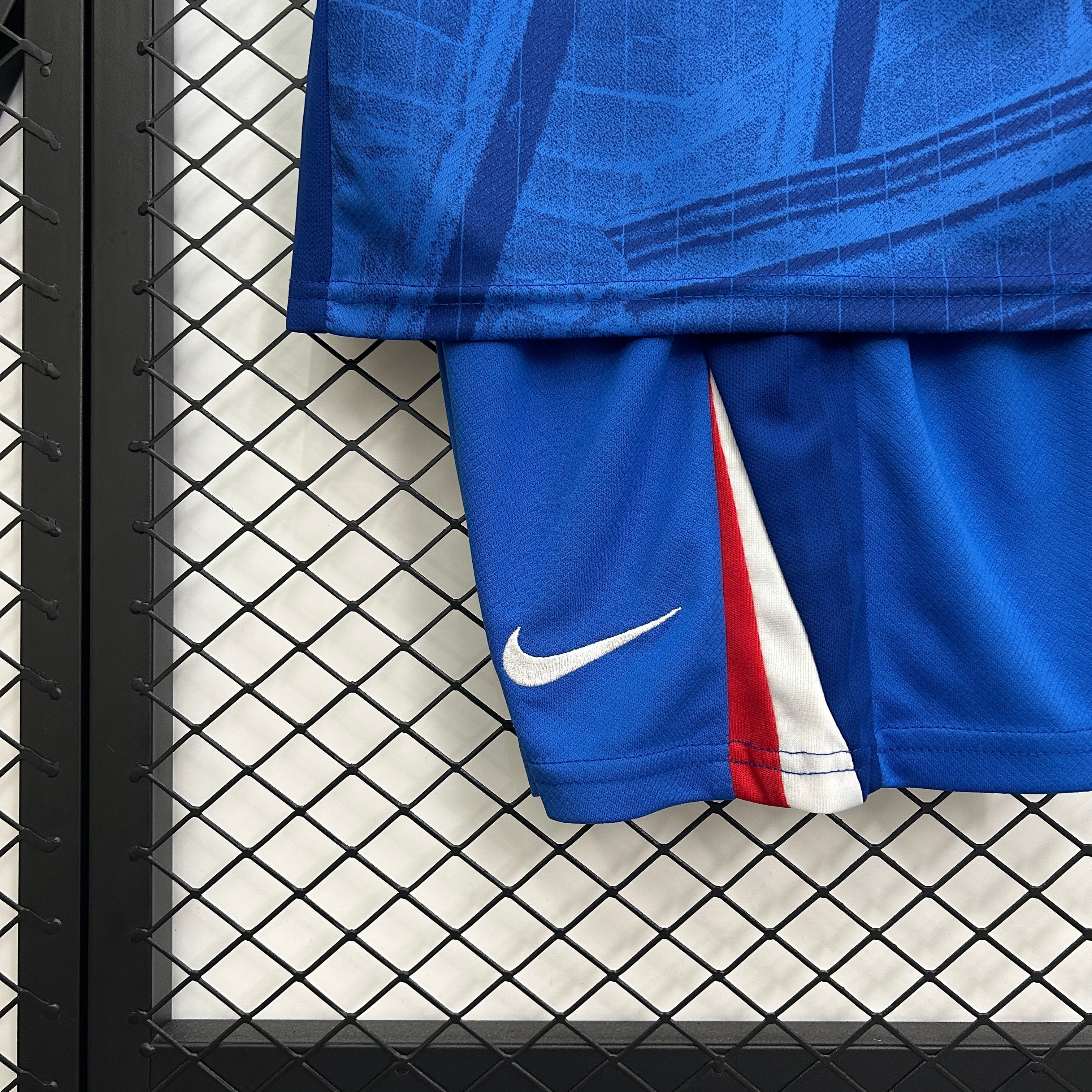 New Conjunto Niño Chelsea Home 25/26