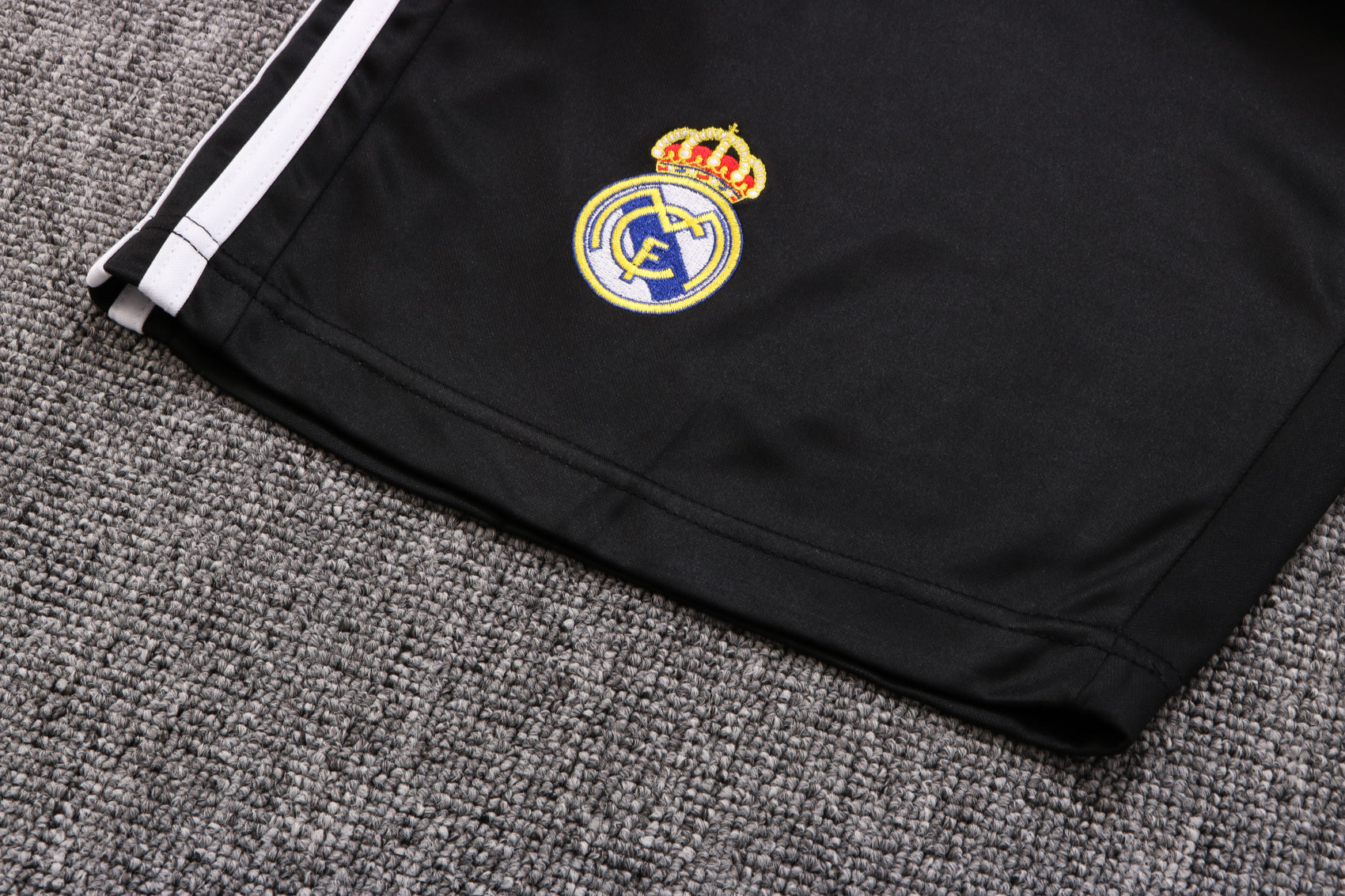 New Real Madrid TrackSuit Corto 1º